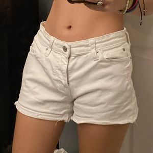 White shorts boyfriend shorts 🤍
